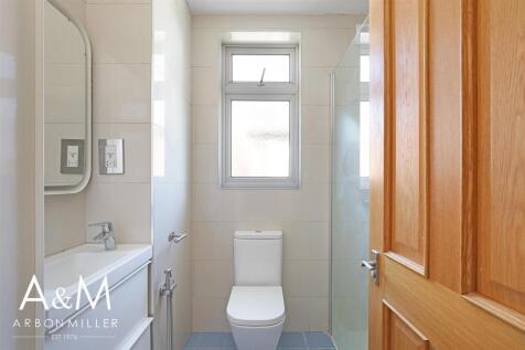 FIRST FLOOR SHOWER ROOM
