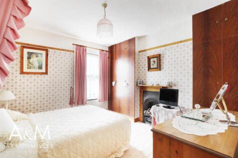 Bedroom One.jpg