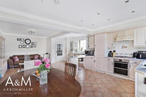 EXTENDED KITCHEN DINER