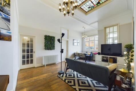 Lounge/Kitchen