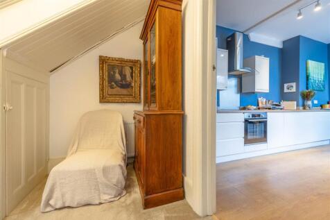 Hallway/Kitchen