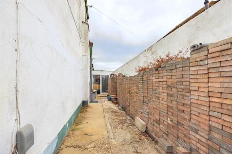 Rear Garden/Rear Garage Access