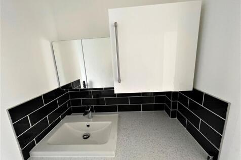 Bathroom 1.jpg