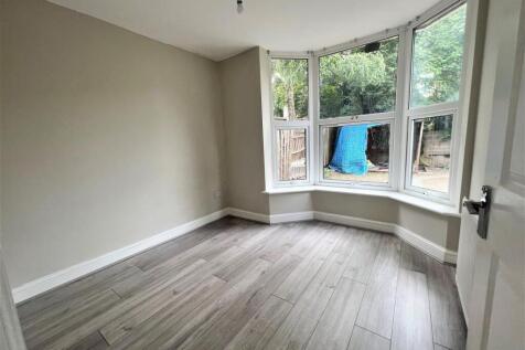 Bedroom 4.jpg