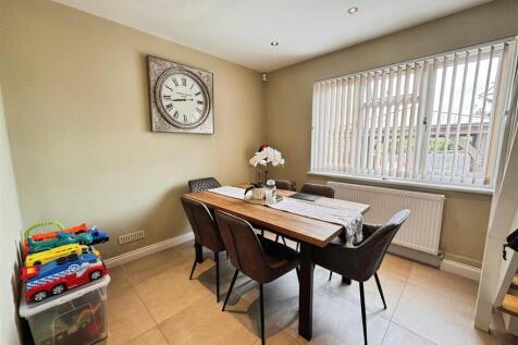 Dining Room/Fourth Bedroom