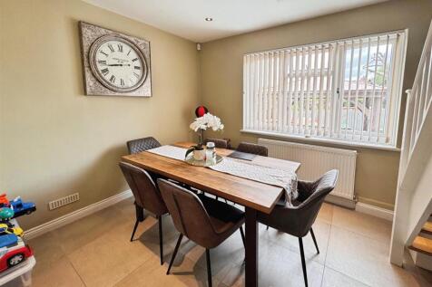 Dining Room/Fourth Bedroom