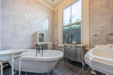 Bedroom 1 En-Suite