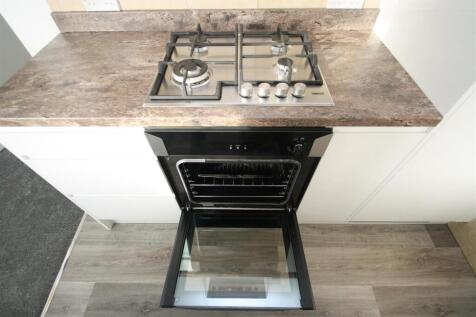 Hob and oven.JPG