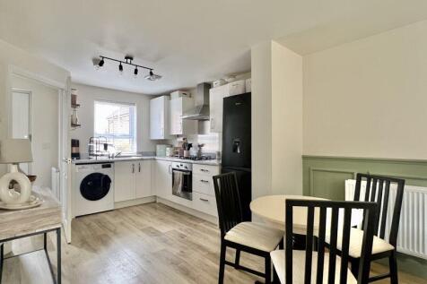 Kitchen / Dining