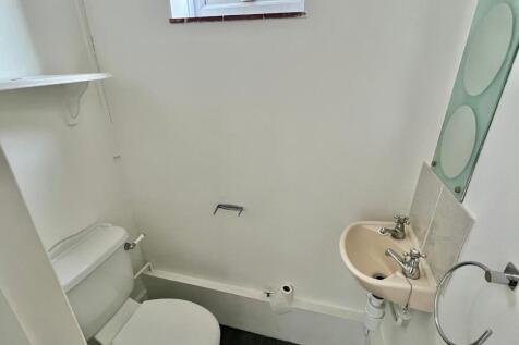 40 Belvedere Road cloakroom wc