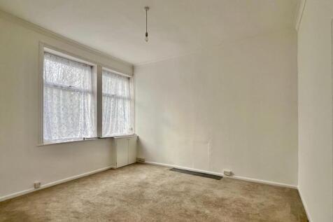 40 Belvedere Road Living room