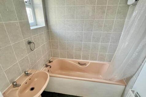 40 Belvedere Road Bathroom