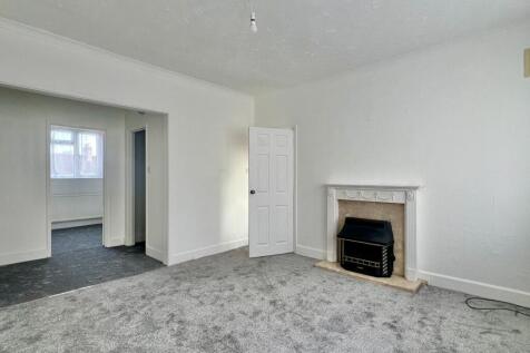 42 Belvedere Road living room