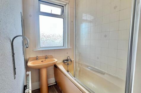 42 Belvedere Road Bathroom