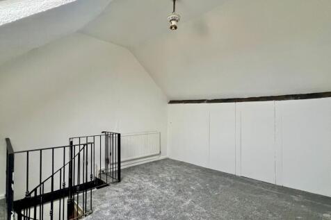 42 Belvedere Road Bedroom 1