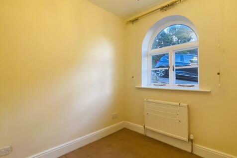 Bedroom / Study