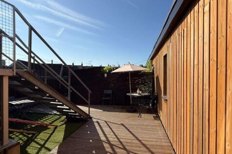 Shared roof terrace