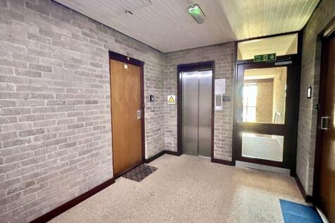 COMMUNAL ENTRANCE AND LIFT