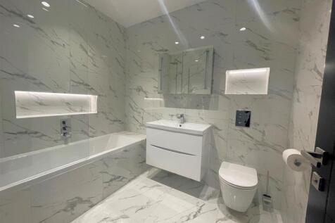 Family Bathroom.jpg