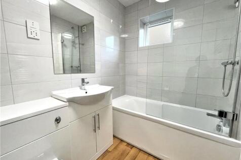 bathroom 1.jpg