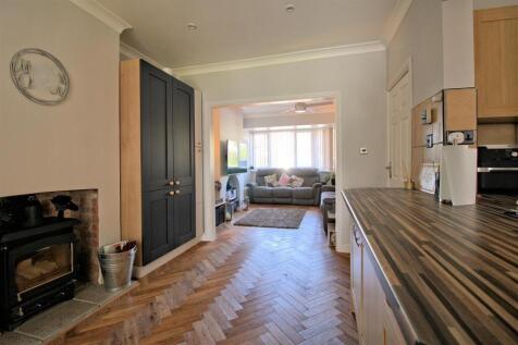 Kitchen into lounge