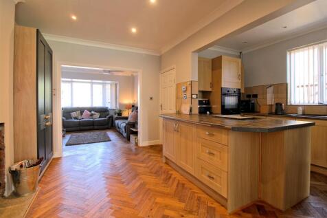 Kitchen into Lounge