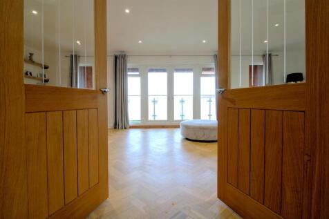 Entrance to sitting room