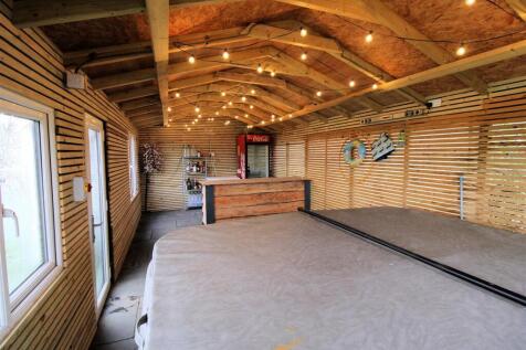 Hot tub cabin and bar