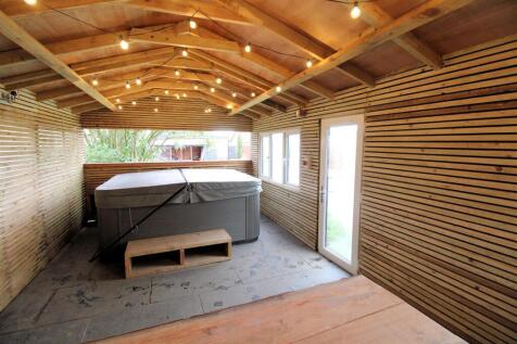 Hot tub cabin