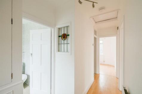 5 Oakwood Hill-2.jpg