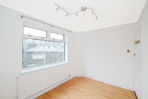 5 Oakwood Hill-5.jpg