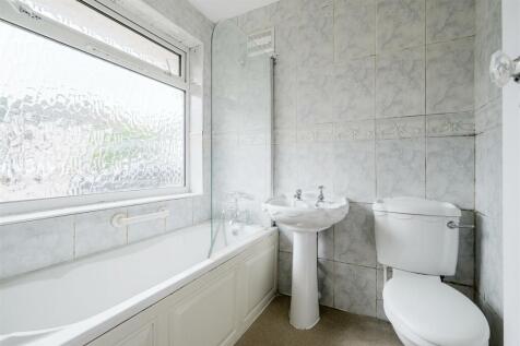 5 Oakwood Hill-1.jpg