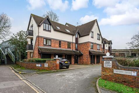 16 Theydon Gate-16.jpg