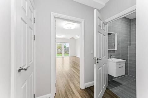 2 Rylston Close-5.jpg