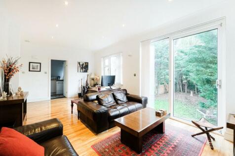 Chingford Avenue