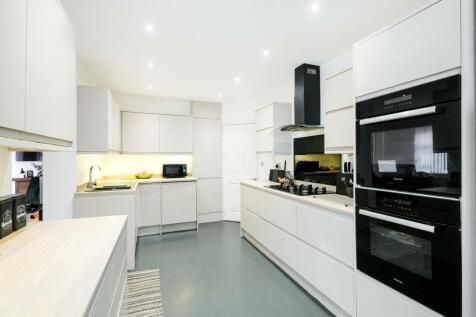 1Chingford Avenue