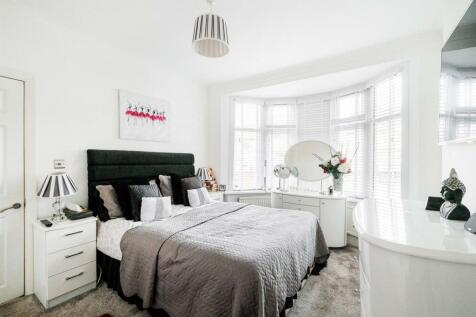 Chingford Avenue