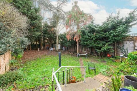 Chingford Avenue