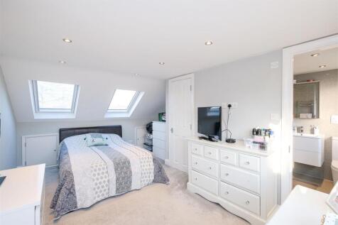 master ensuite.jpg