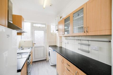 Chingford Mount road_2-18_web.jpg