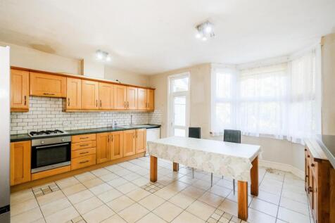 40 Grove Park Avenue Chingford E4 8SS-6_web.jpg
