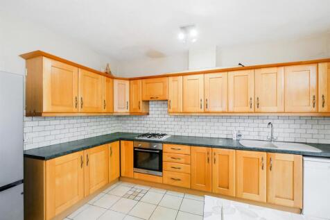 40 Grove Park Avenue Chingford E4 8SS-7_web.jpg