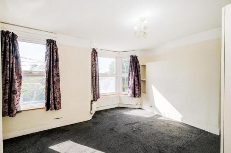 40 Grove Park Avenue Chingford E4 8SS-13_web.jpg