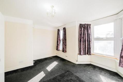 40 Grove Park Avenue Chingford E4 8SS-14_web.jpg