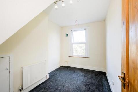 40 Grove Park Avenue Chingford E4 8SS-17_web.jpg
