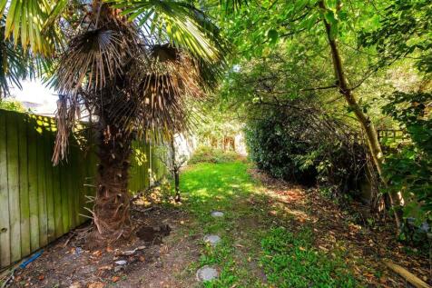 40 Grove Park Avenue Chingford E4 8SS-28_web.jpg