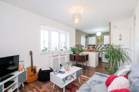 117 Mandeville Court-4_resized.jpg