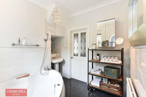 Bathroom (2).jpg