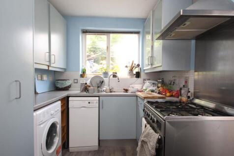 Kitchen (2).JPG