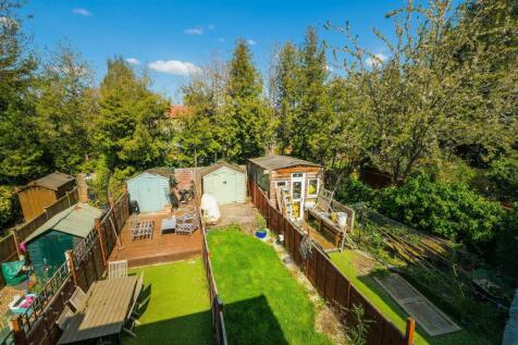 149 Brettenham Road ext-2_resized.jpg
